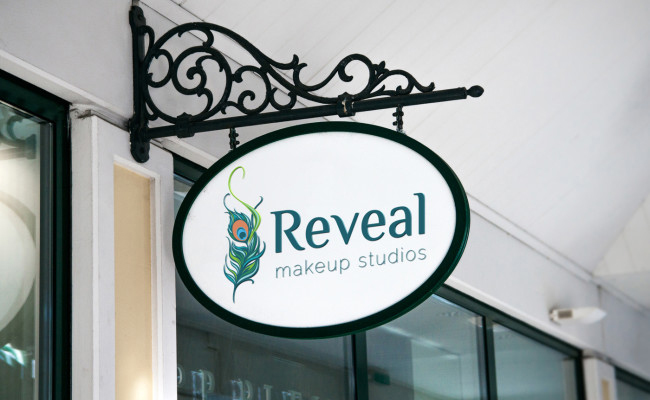 reveal_hanging sign